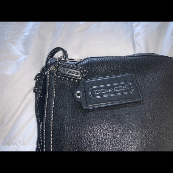 Black Coach Purse - Large bucket tote style - Picture 4 of 6